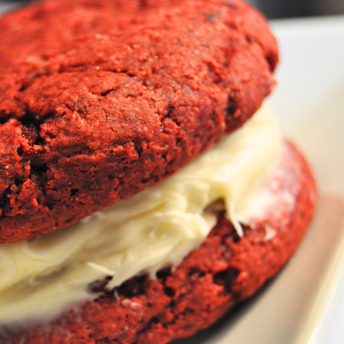 Red Velvet Sandwich Cookie 
