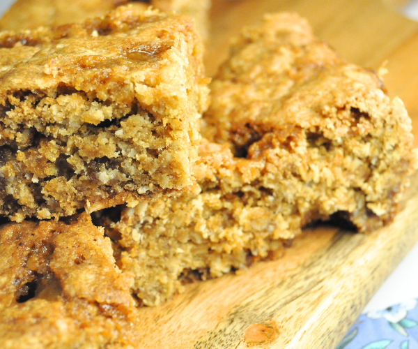 Oatmeal Toffee Cookie Bars 