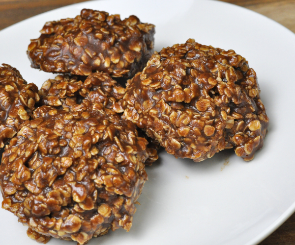 The Best No Bake Chocolate Peanut Butter Cookies (Quick & Simple!)