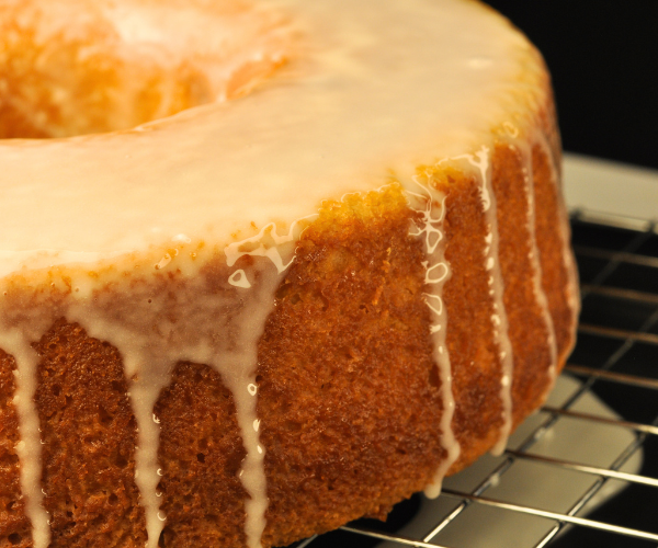 Homemade Cinnamon Roll Pound Cake – A Cozy Bakery-Style Dessert